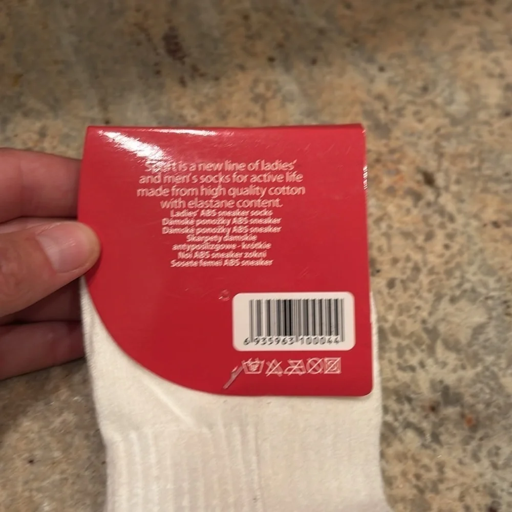 NWT Yang Chao kids non slip socks